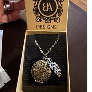 Aromatherapy Essential Oil Diffuser Locket Necklace – Filigree Gold Tone –